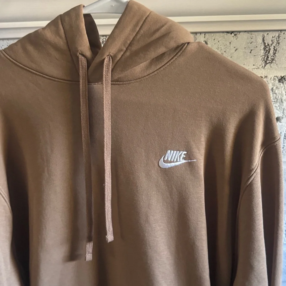 Nike Men's Brown Hoodie - Picture 2 of 4
